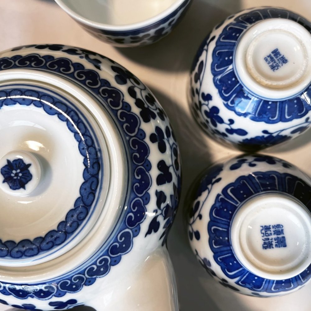 Vintage Chinese Teapot/Six Teacups in Display Case, Blue & White, REDUCED! - Picture 7 of 11